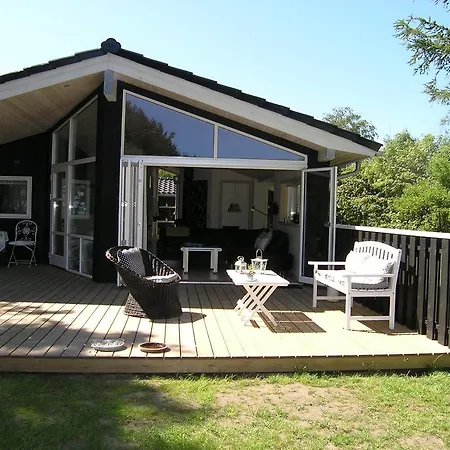 Three-bedroom Holiday In 度假居